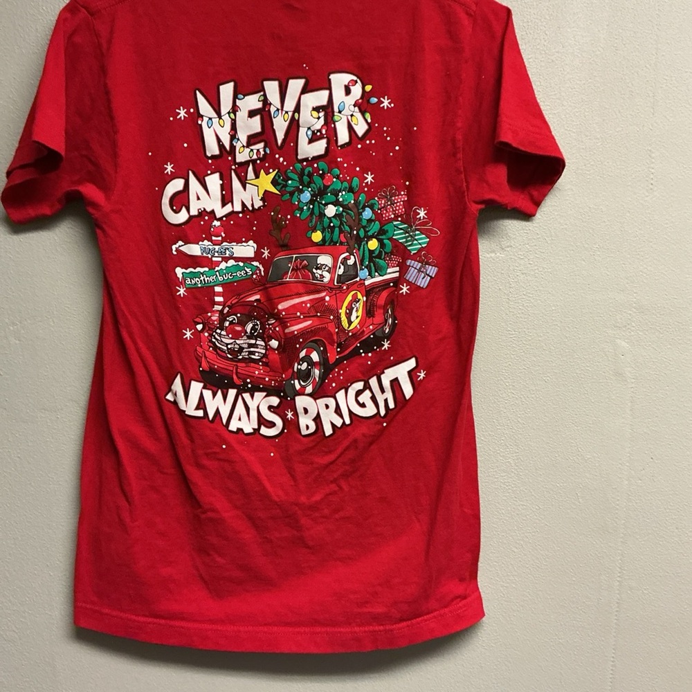 Vintage Buc-ees Red Graphic T-Shirt with Festive Design 0031